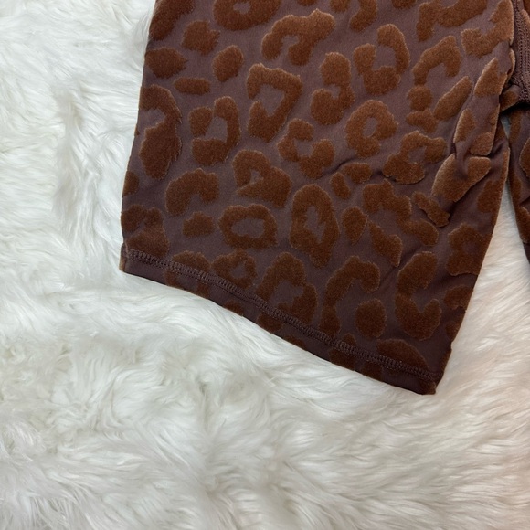 Balance Athletica Lux Velvet Burnout Leopard Print Biker Shorts Size XS - Picture 7 of 8